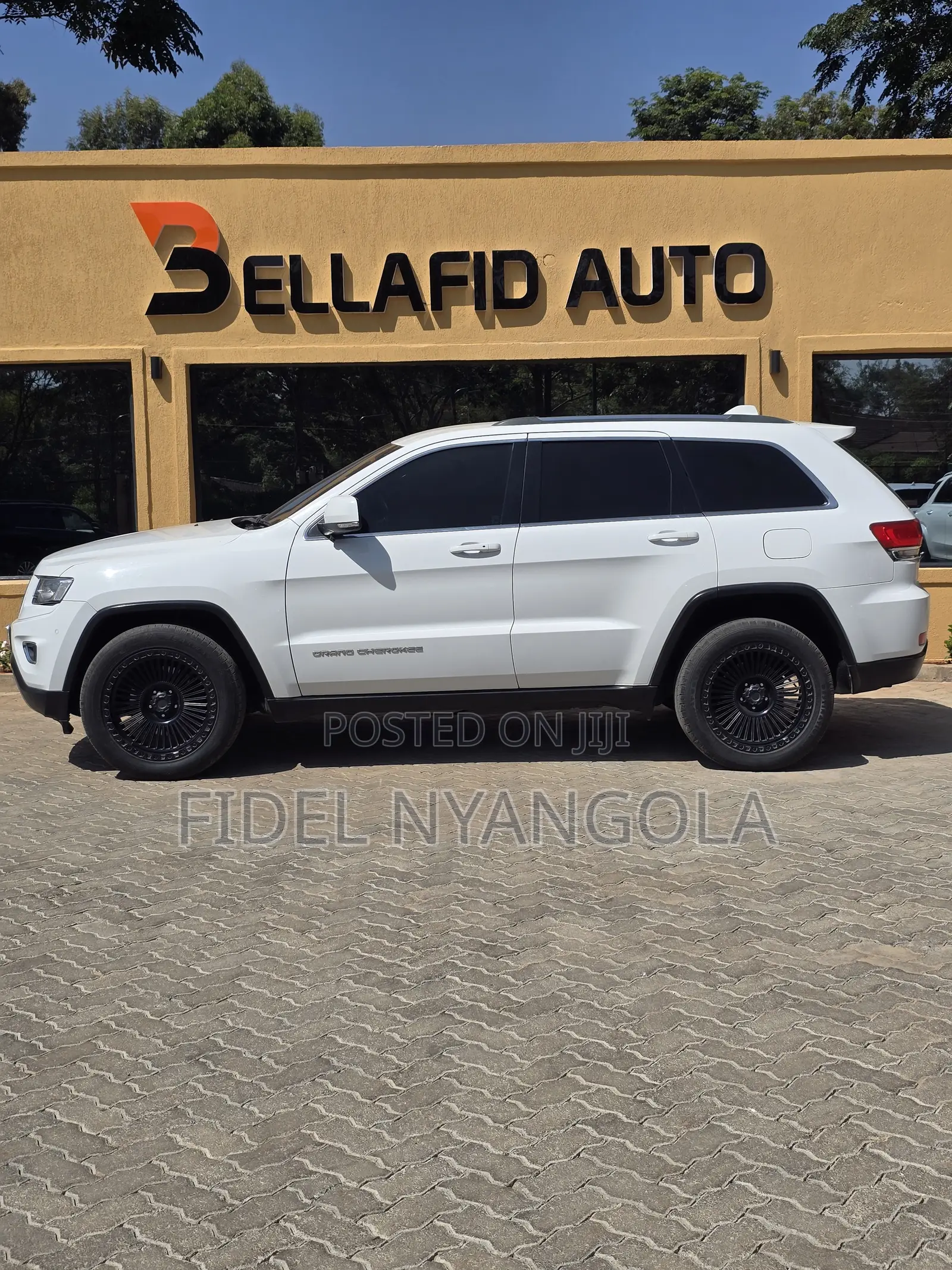 Jeep Grand Cherokee Laredo 4dr SUV 4WD (3.6L 6cyl 8A) 2015 White