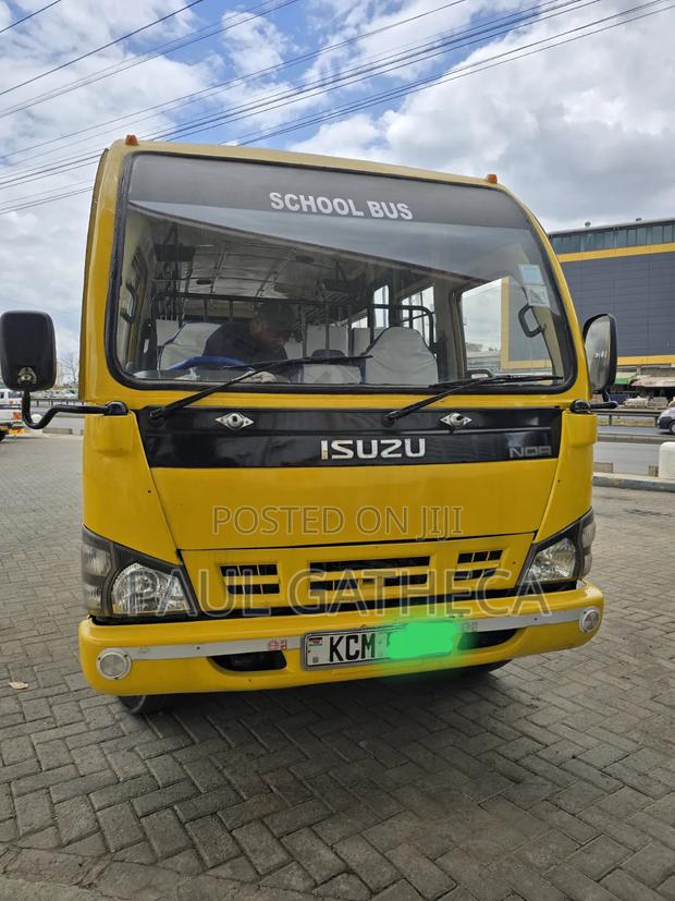 Isuzu NQR 2017 Yellow