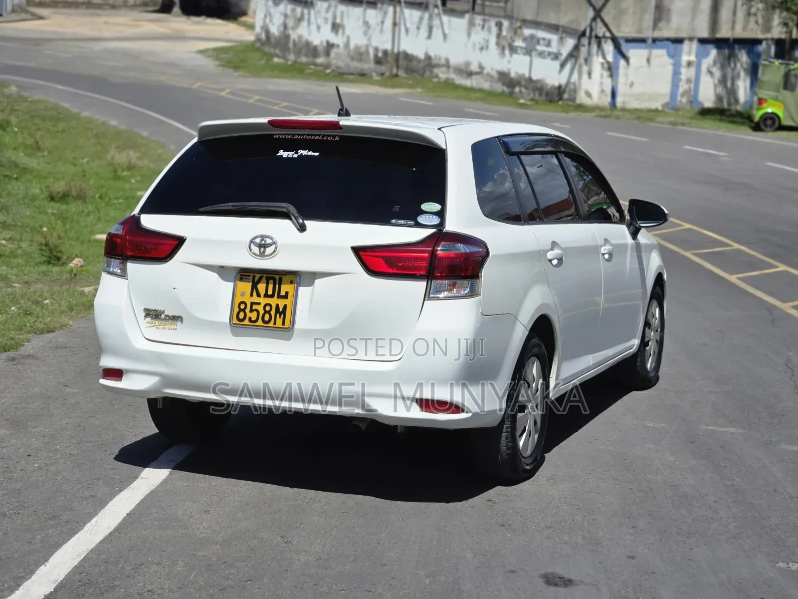 Toyota Corolla Fielder 1.5 Petrol FWD 2017 Pearl