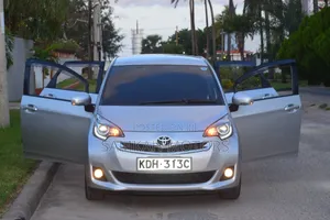 Toyota Ractis 2016 Silver