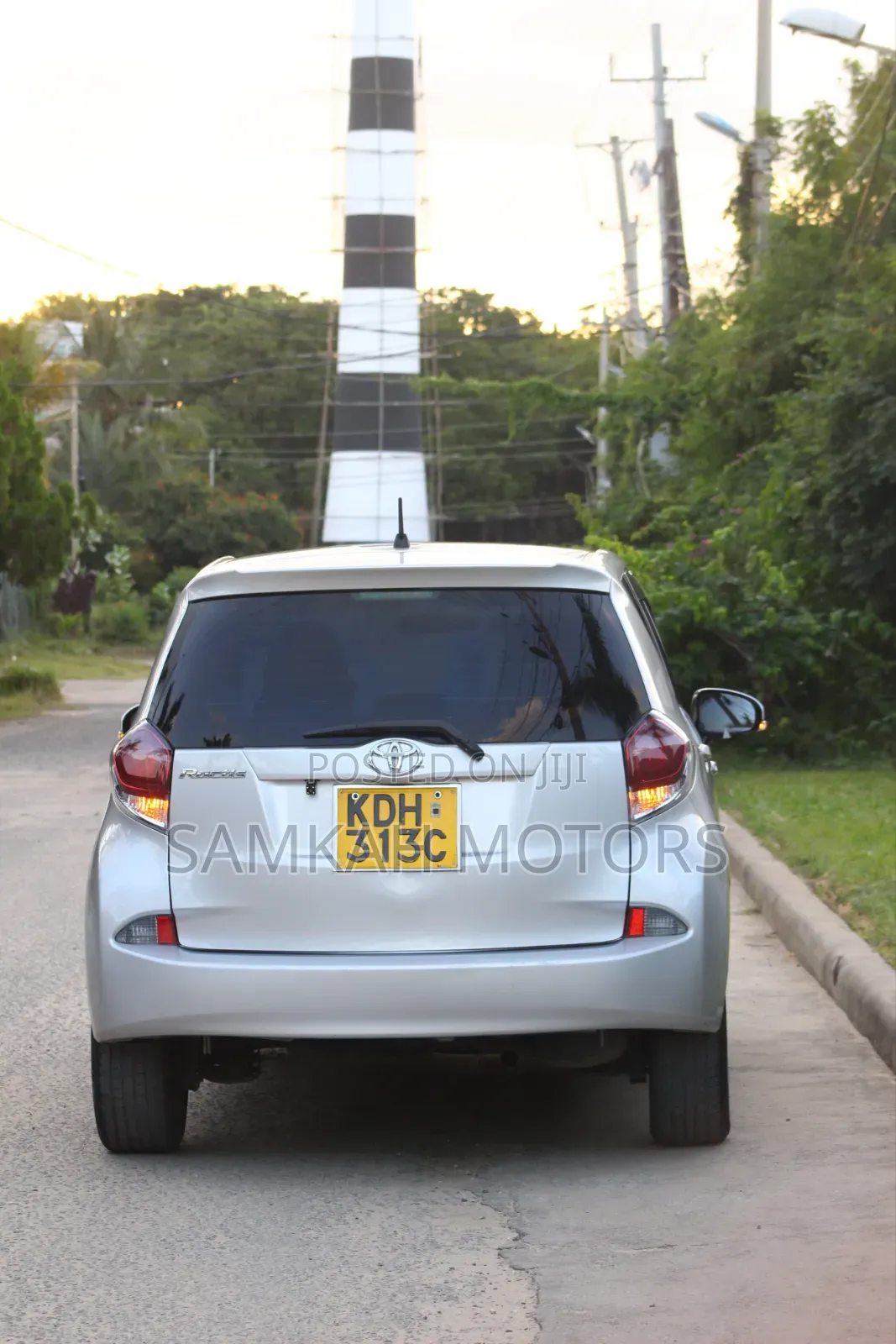 Toyota Ractis 2016 Silver