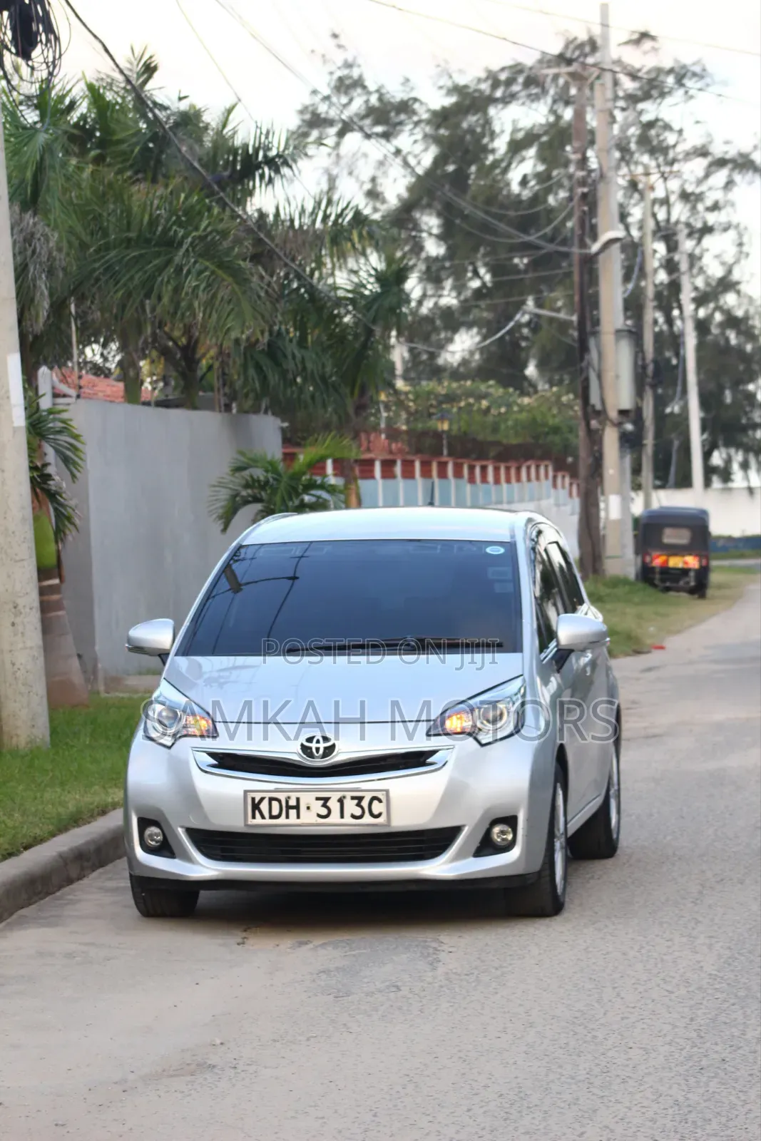 Toyota Ractis 2016 Silver