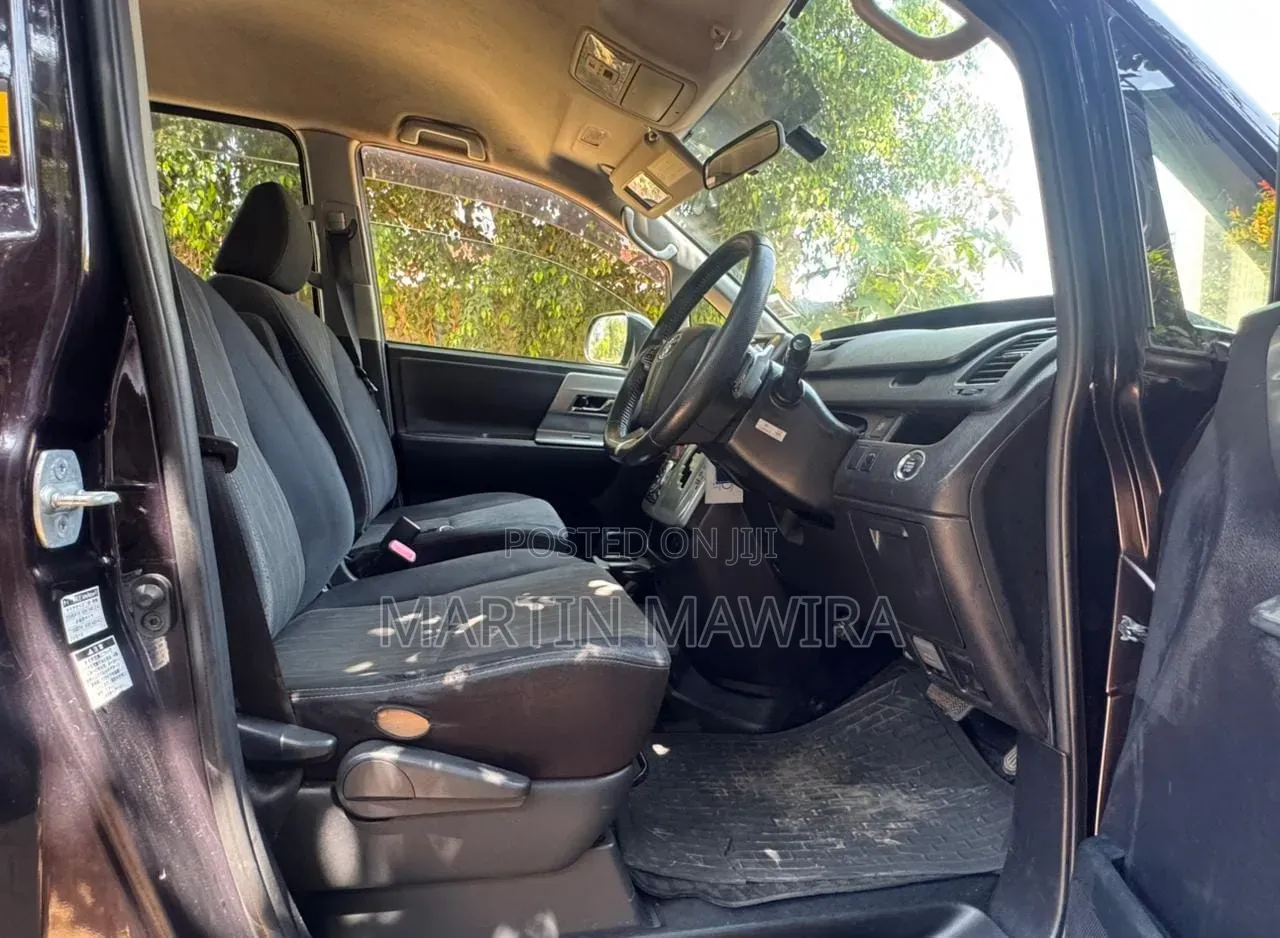 Toyota Voxy 2013 Maroon