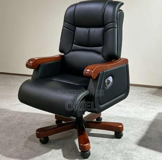 Office Chair : Luxury Solid Wood Frame Swivel Leather Chair