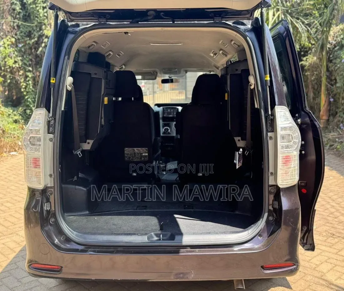 Toyota Voxy 2013 Maroon
