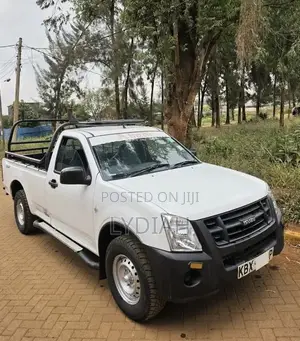 Isuzu D-MAX 2012 White
