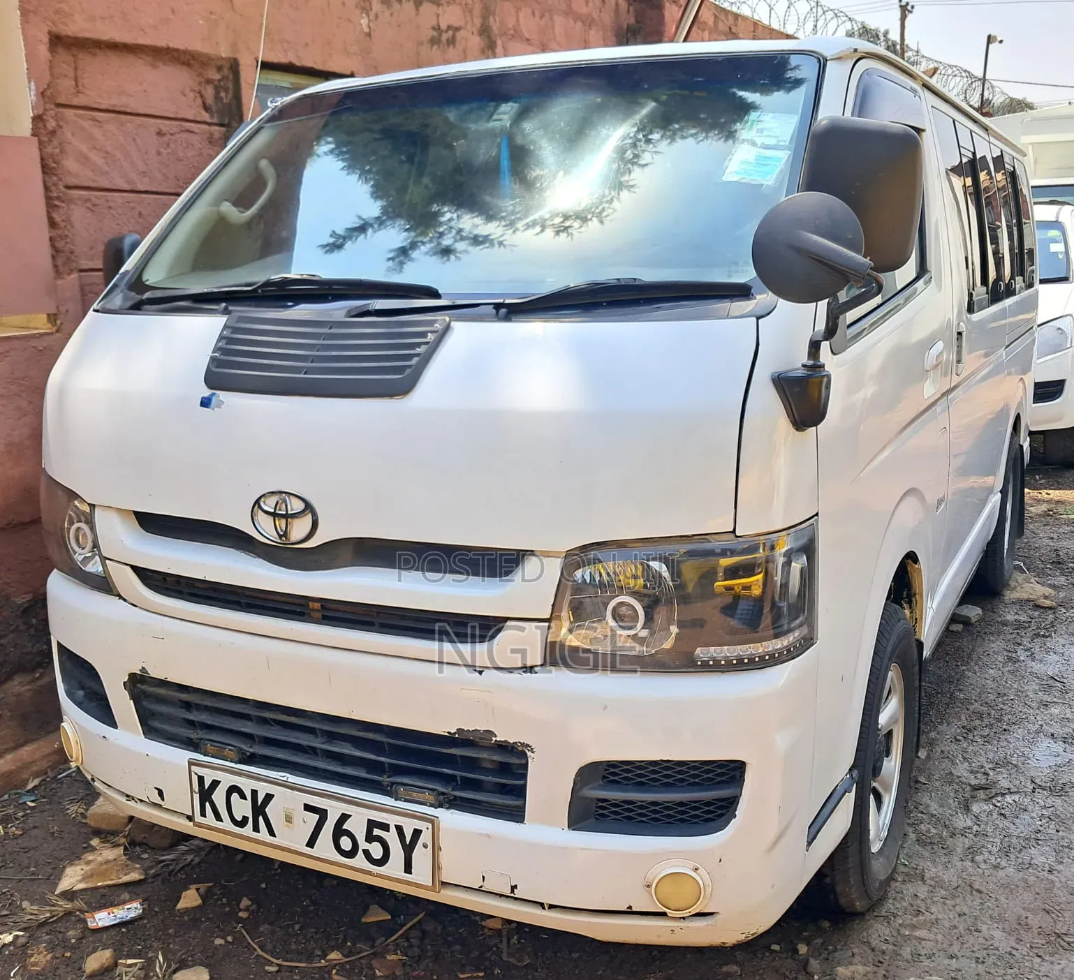 Toyota HiAce 2010 White