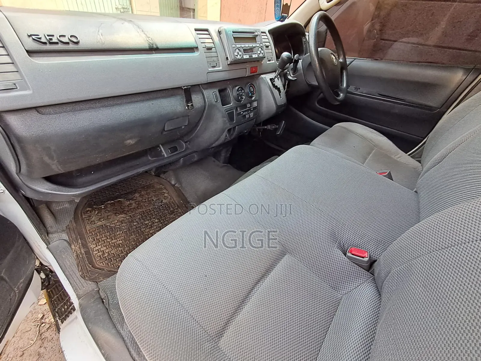 Toyota HiAce 2010 White