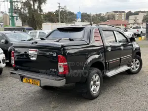 Toyota Hilux 2010 Black