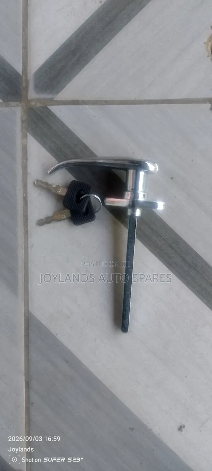 Isuzu 4.3/3.6/Frr(all Buses) L-Handle With Keys