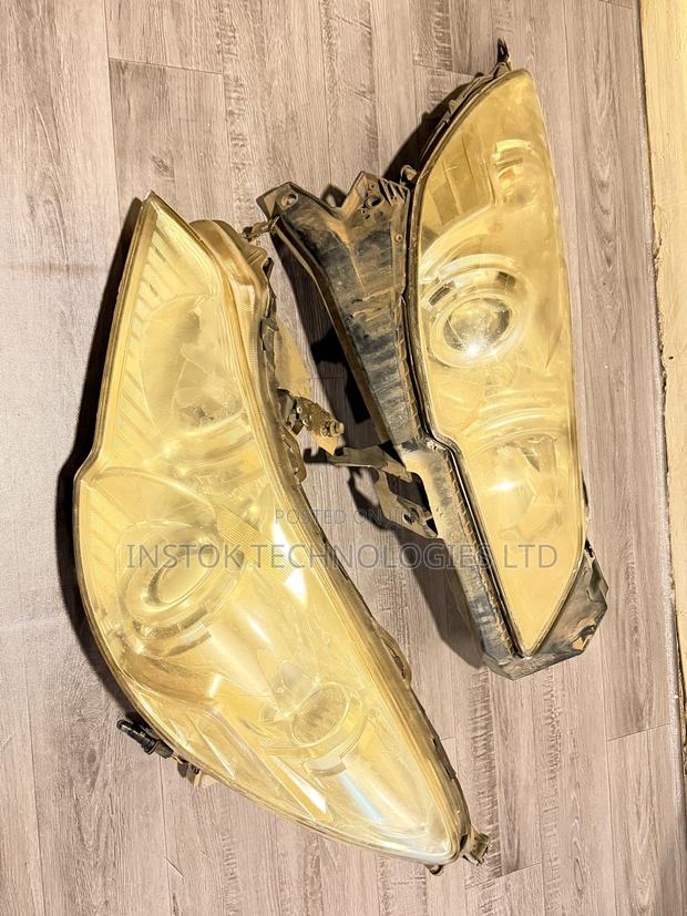 Subaru Outback BR9 2011 Front Headlights Good Working Condition - main view
