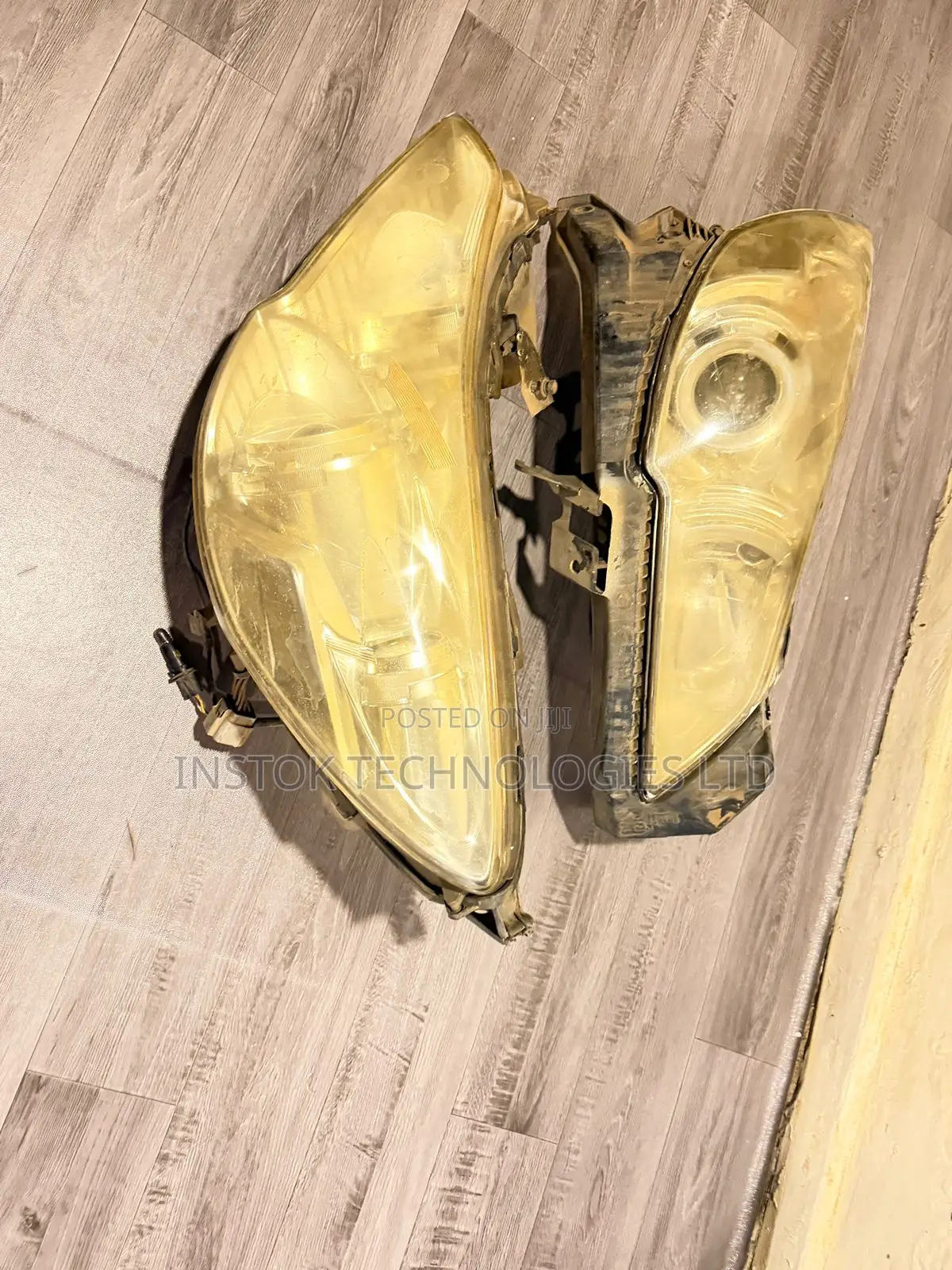 Subaru Outback BR9 2011 Front Headlights Good Working Condition