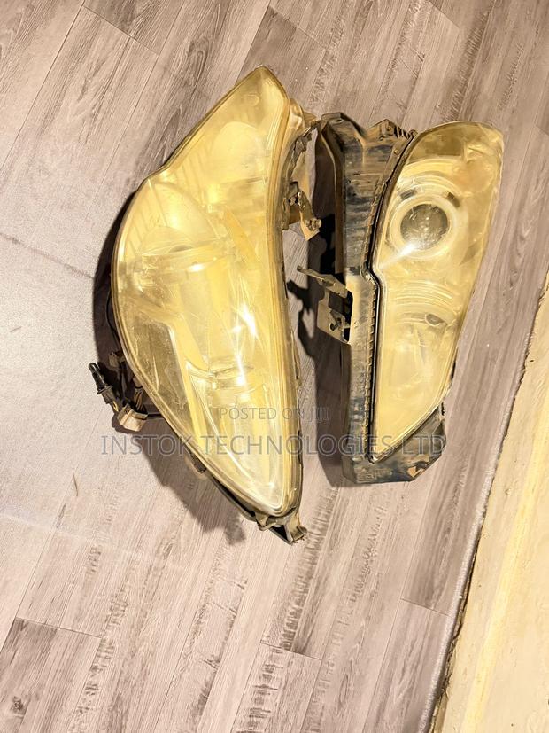 Subaru Outback BR9 2011 Front Headlights Good Working Condition - thumbnail 2