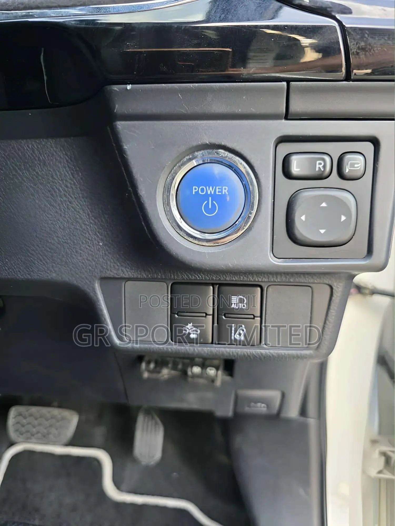 Toyota Corolla Fielder 1.5 Hybrid FWD 2018 White