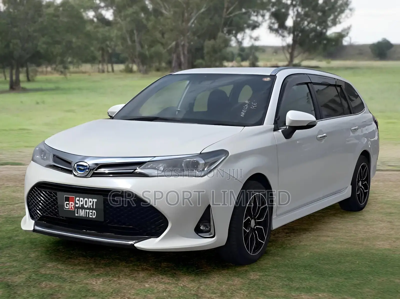 Toyota Corolla Fielder 1.5 Hybrid FWD 2018 White
