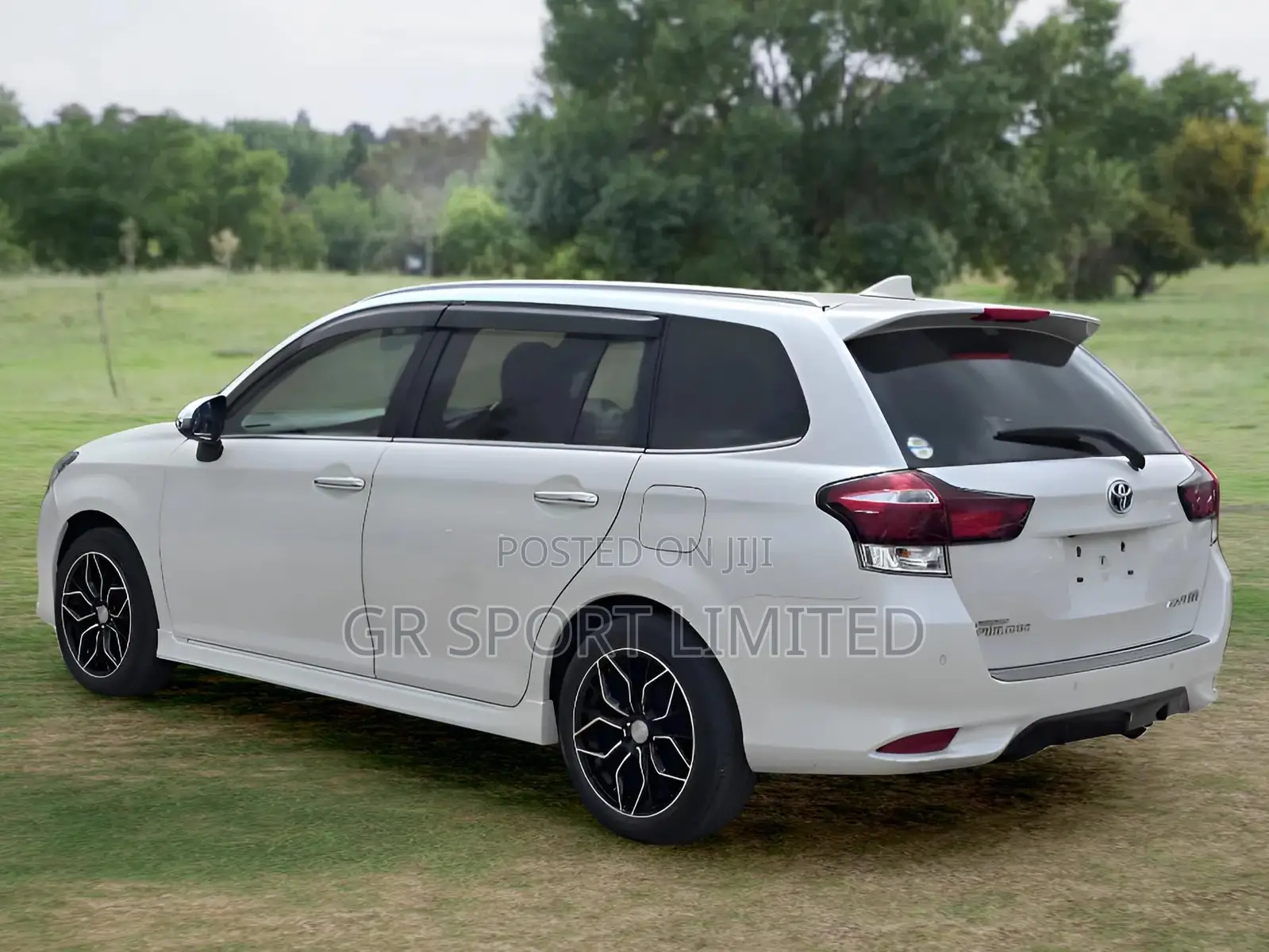Toyota Corolla Fielder 1.5 Hybrid FWD 2018 White