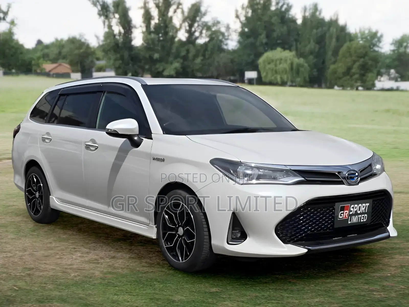 Toyota Corolla Fielder 1.5 Hybrid FWD 2018 White