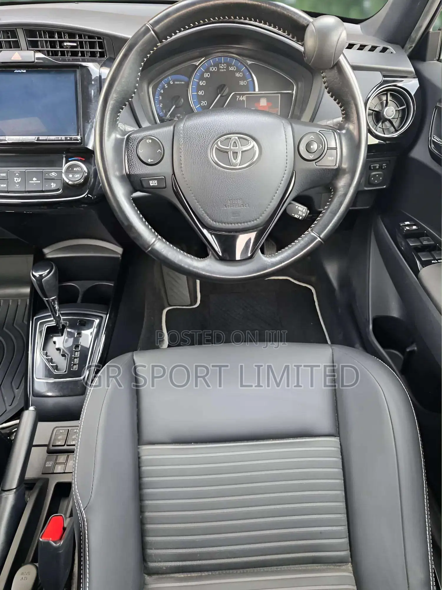 Toyota Corolla Fielder 1.5 Hybrid FWD 2018 White