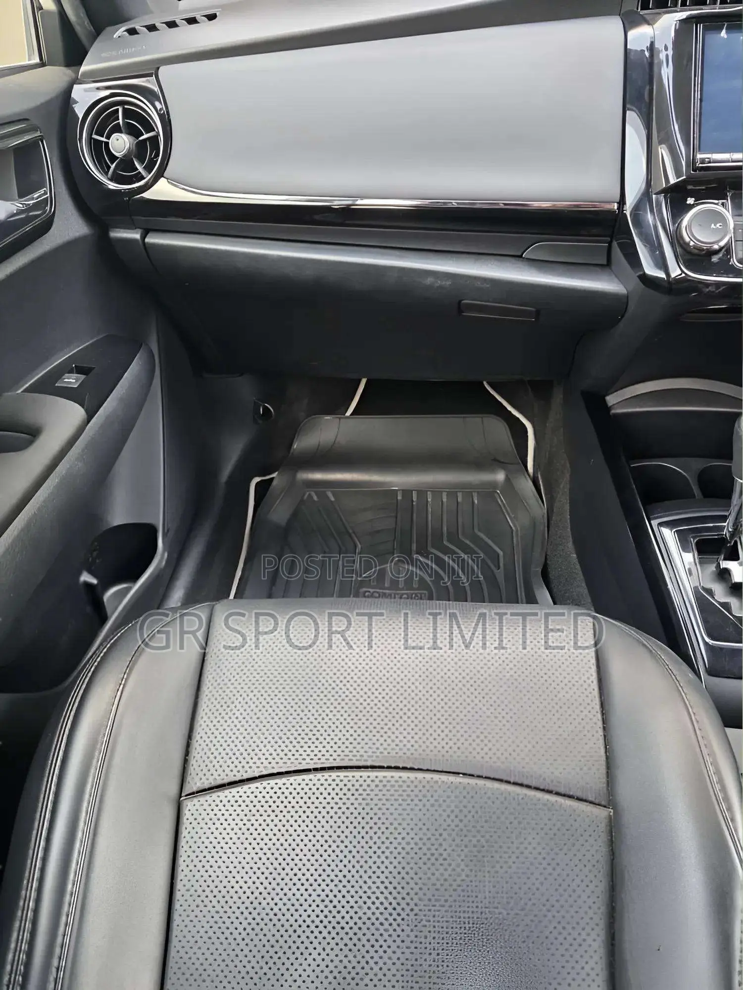 Toyota Corolla Fielder 1.5 Hybrid FWD 2018 White