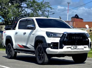 Toyota Hilux 2018 White