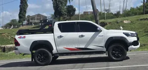 Toyota Hilux 2018 White