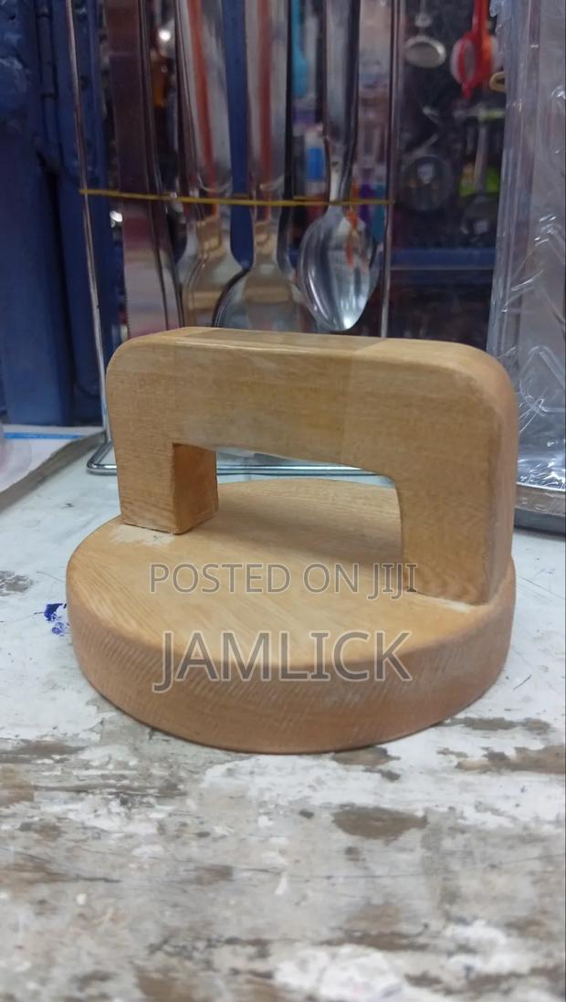 11.5cm Round Wooden Chapati/Rotti Press – B9