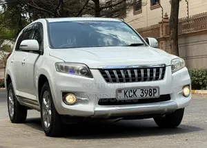 Toyota Vanguard 2010 White