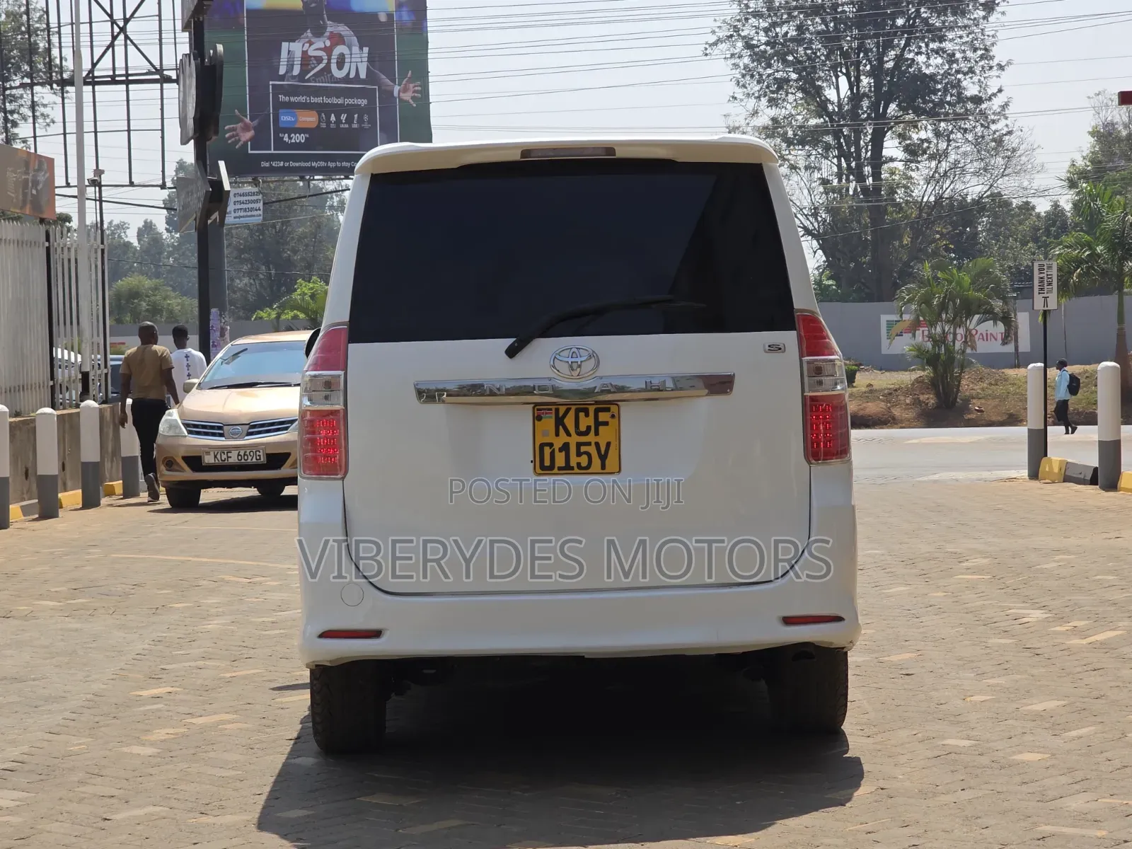 Toyota Noah 2008 White