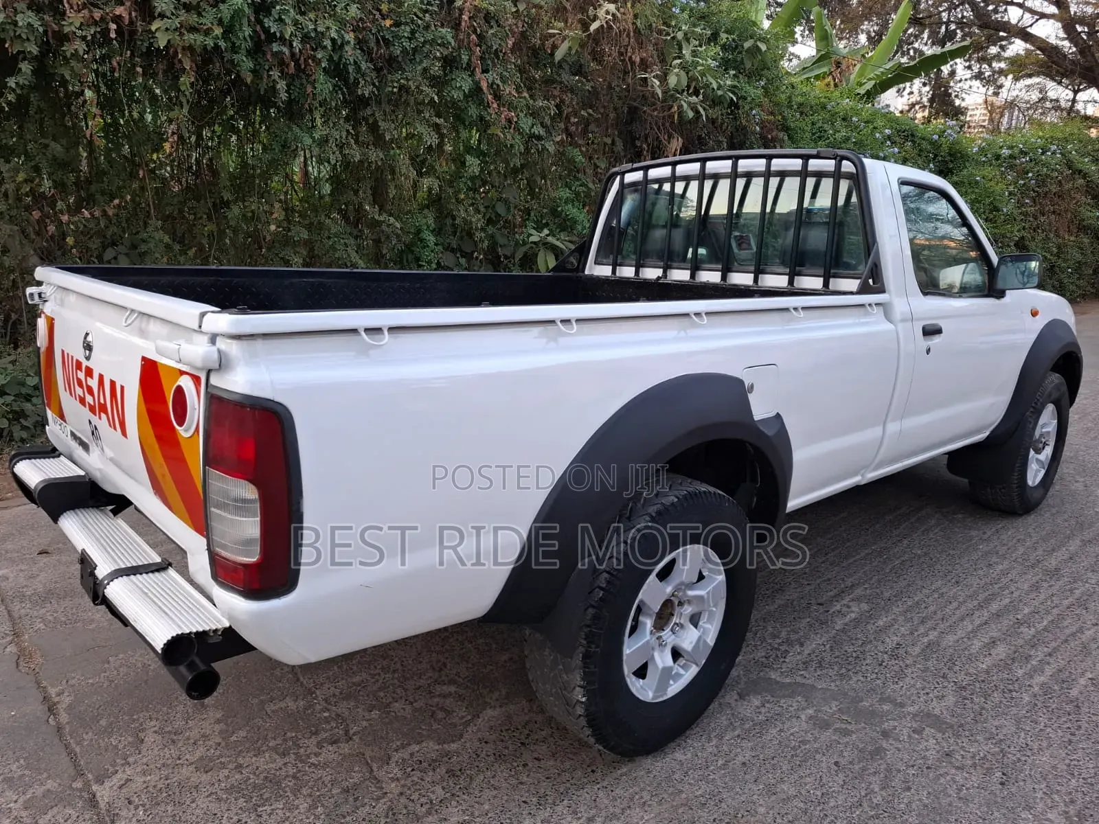 Nissan Hardbody 2015 White