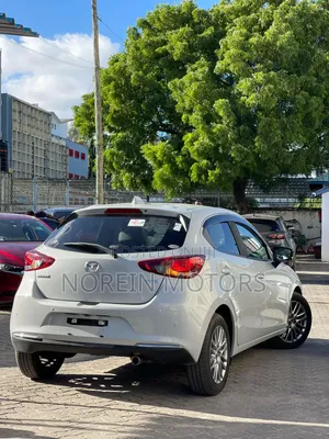 Mazda 2 2020 Silver