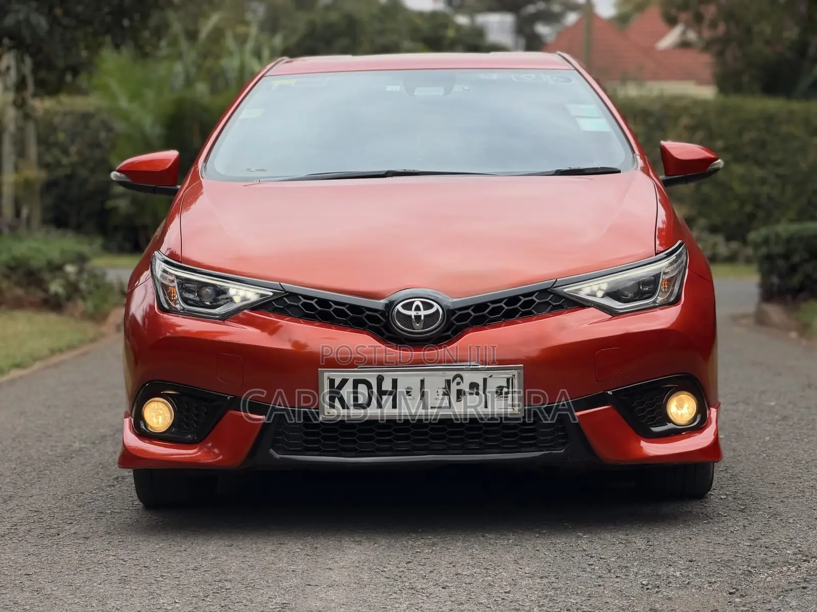 Toyota Auris 2016 Orange