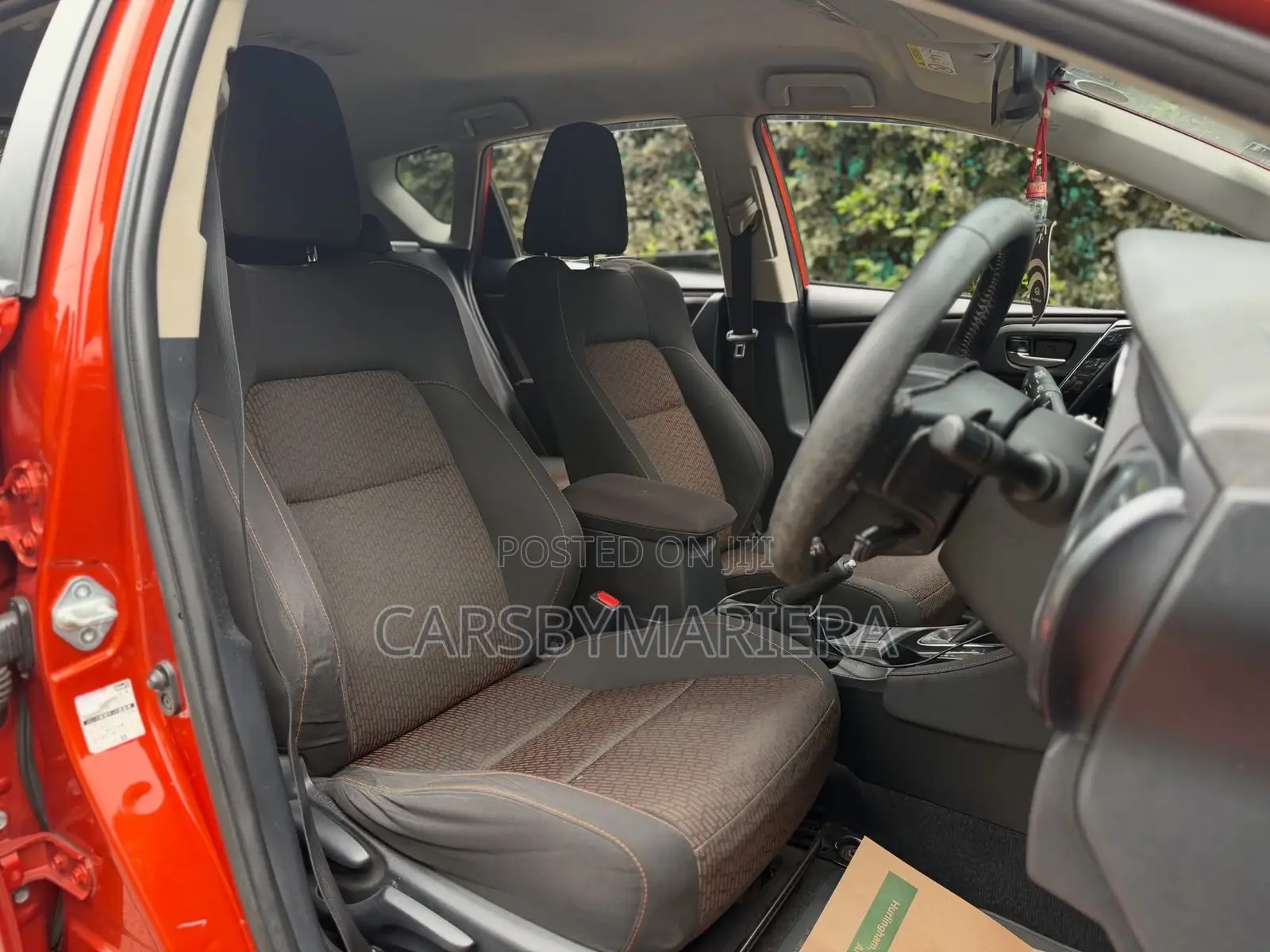 Toyota Auris 2016 Orange