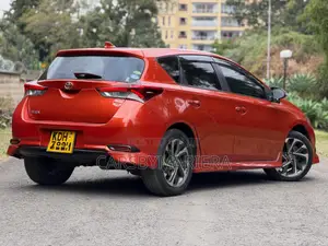 Toyota Auris 2016 Orange