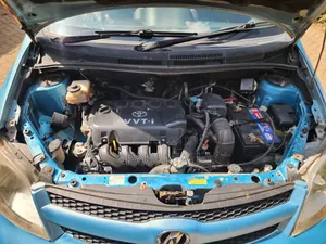 Toyota IST 2006