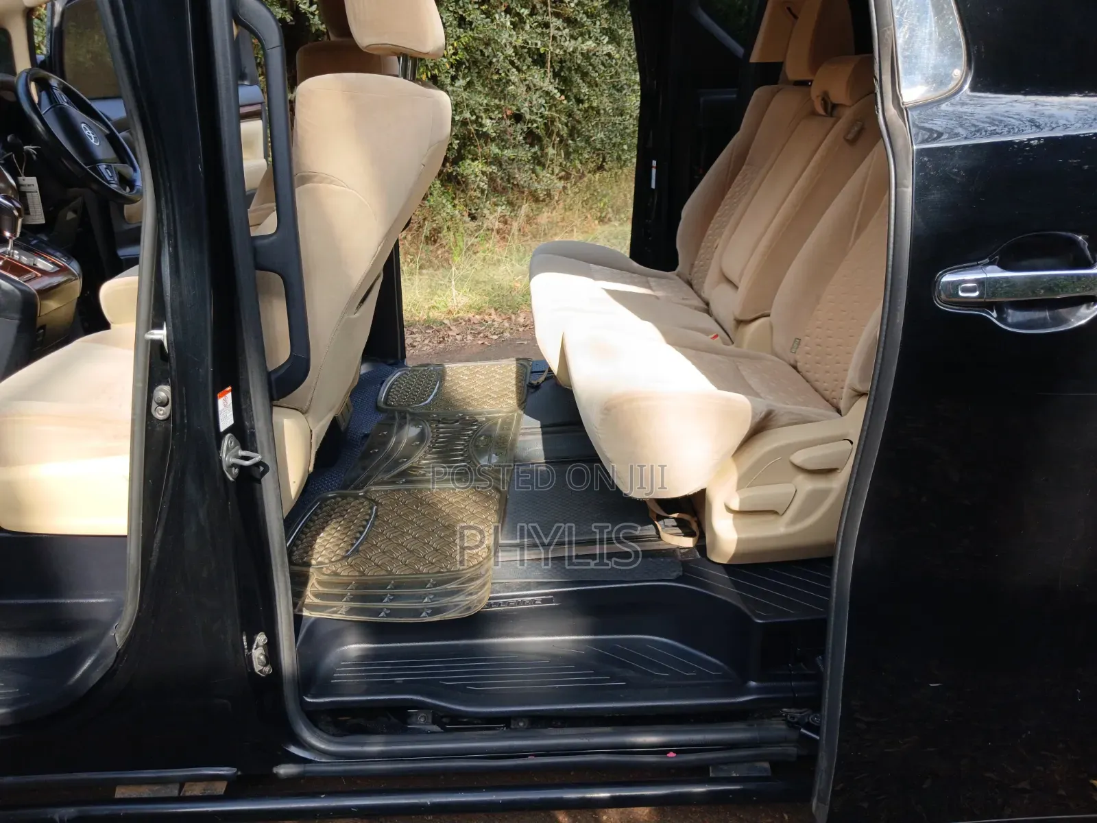 Toyota Vellfire Z 2.5 FWD 8-Seater 2015 Black