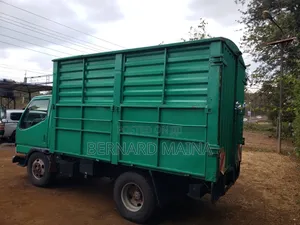 Mitsubishi Canter 2000 Green