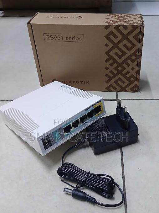 MikroTik RB951Ui-2HnD Wireless Router / Access Point for Home,