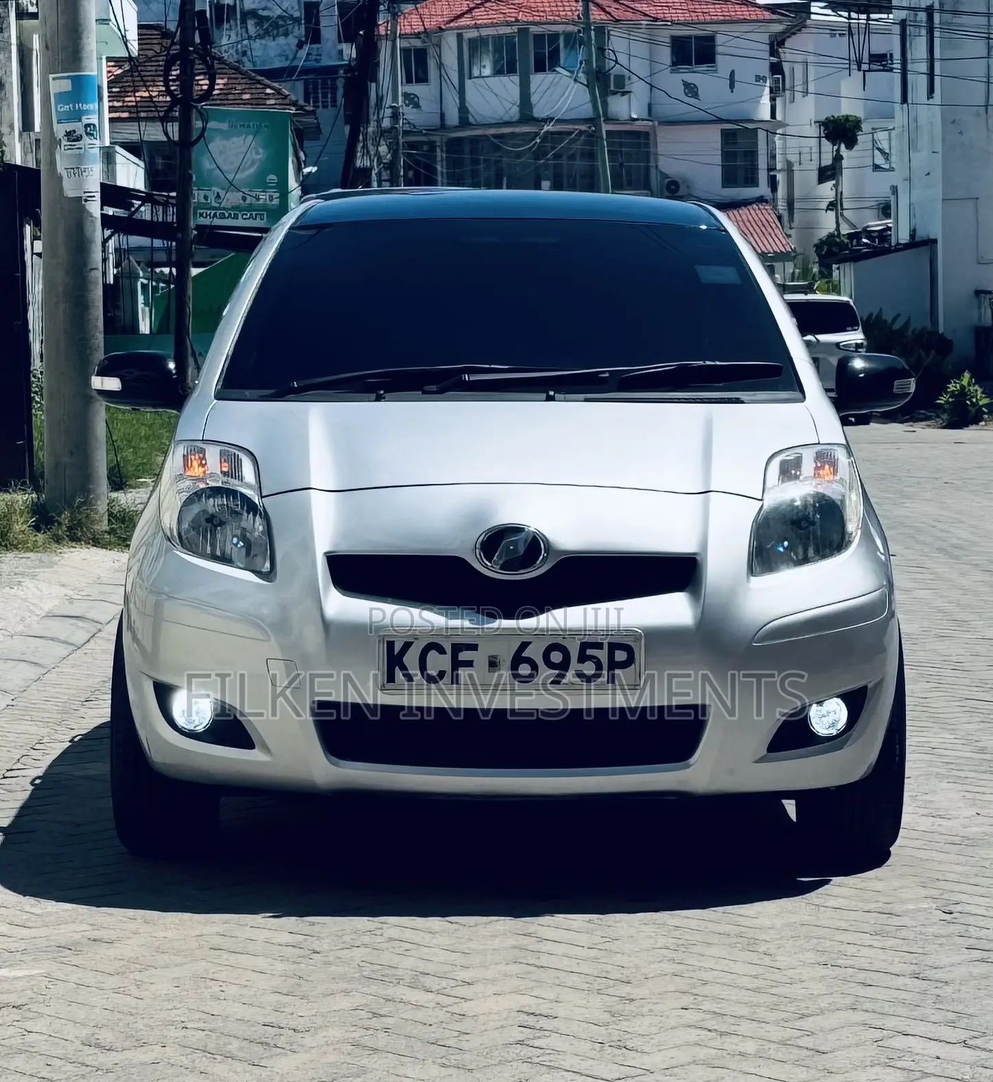 Toyota Vitz 2009 Silver