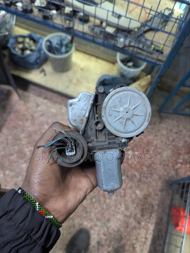 Toyota Vitz Window Motor - main view