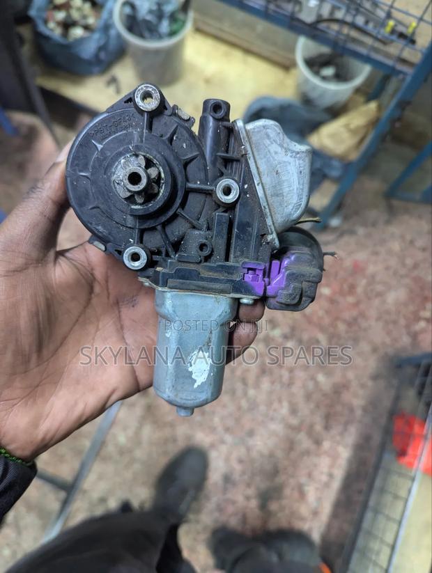Toyota Vitz Window Motor - thumbnail 2