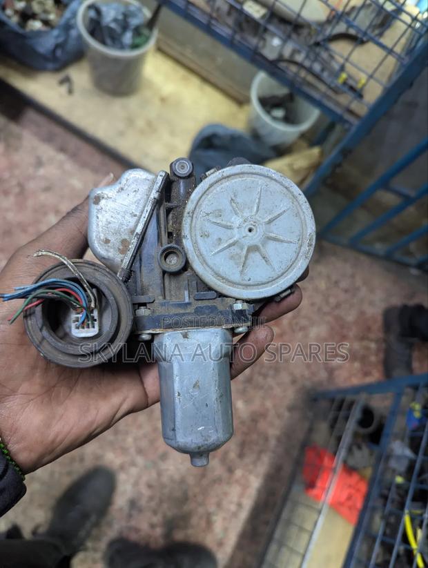 Toyota Vitz Window Motor - thumbnail 3