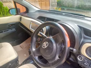 Toyota Vitz 1.0 FWD 5dr 2012 Black