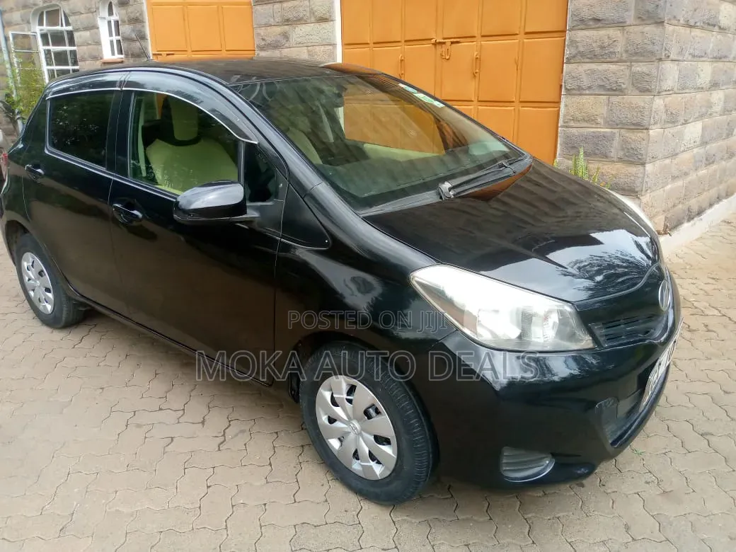 Toyota Vitz 1.0 FWD 5dr 2012 Black