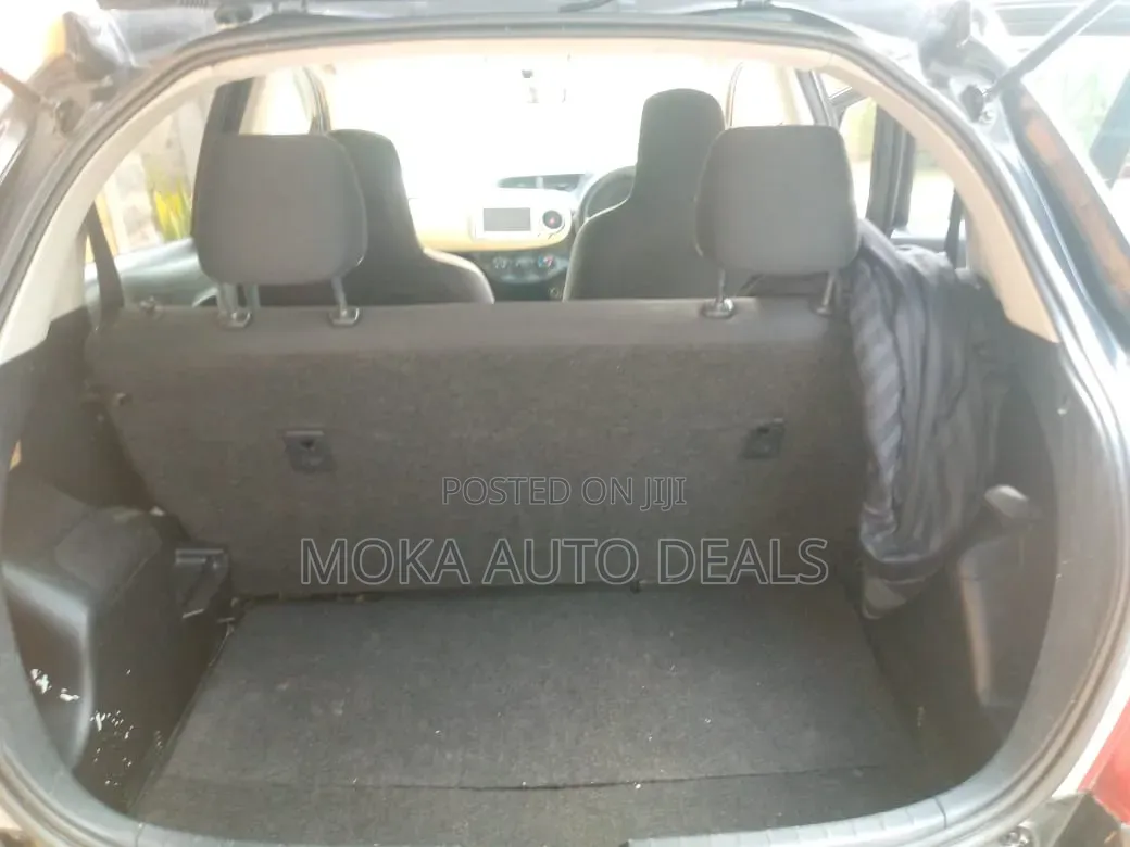 Toyota Vitz 1.0 FWD 5dr 2012 Black