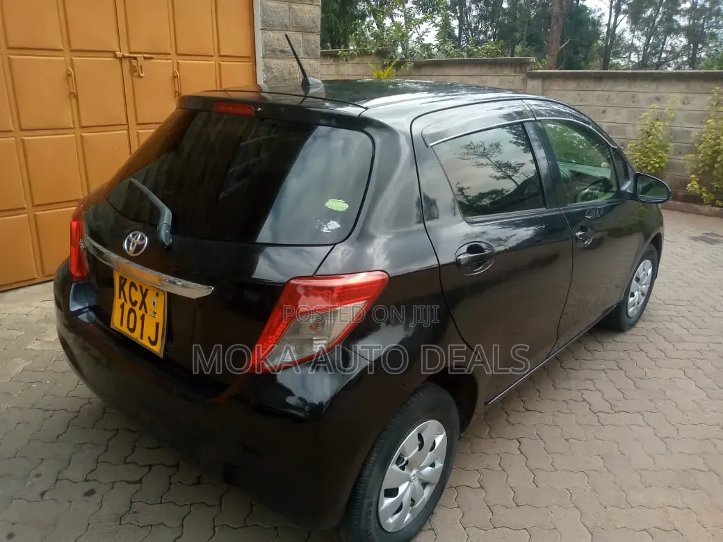 Toyota Vitz 1.0 FWD 5dr 2012 Black