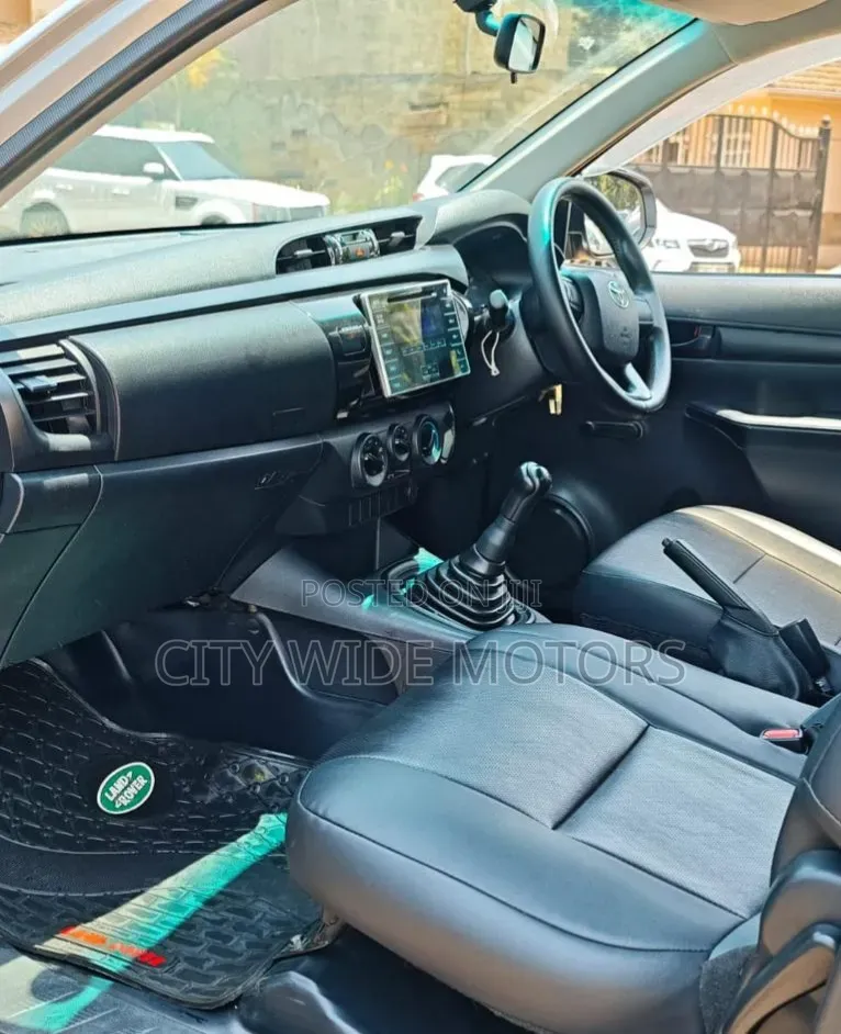 Toyota Hilux 2017 White