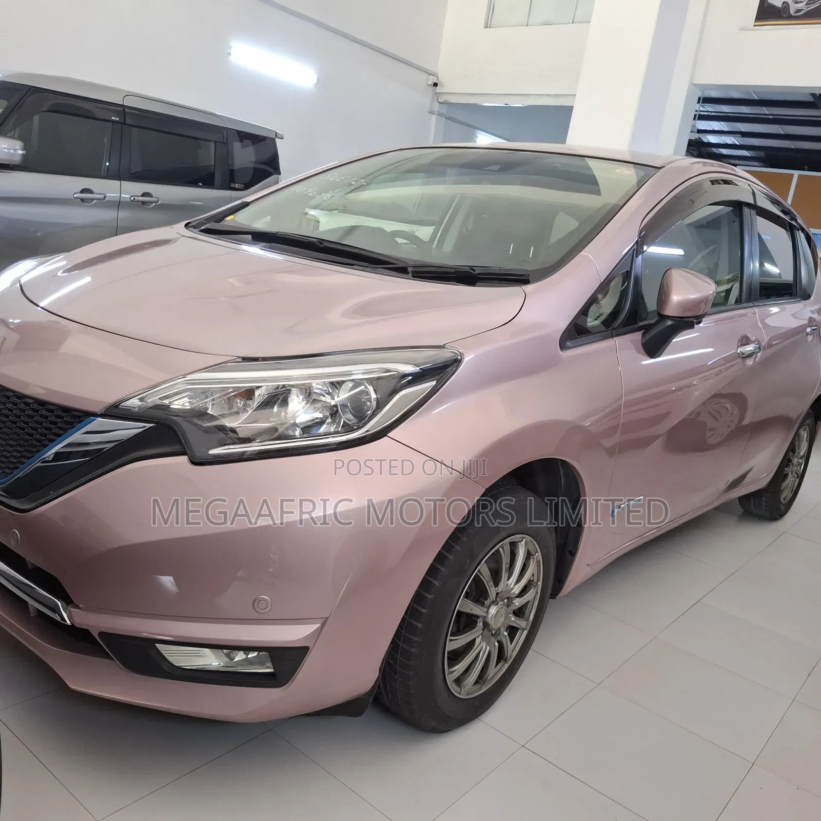 Nissan Note 1.2 Hybrid 2019 Pink