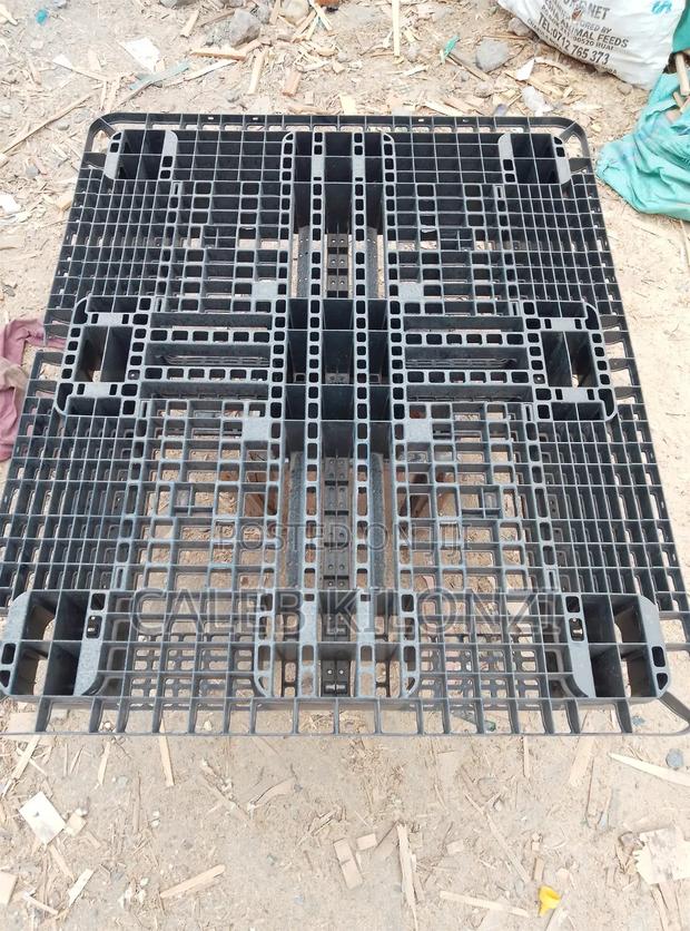 Storage Plastic Pallets - thumbnail 2