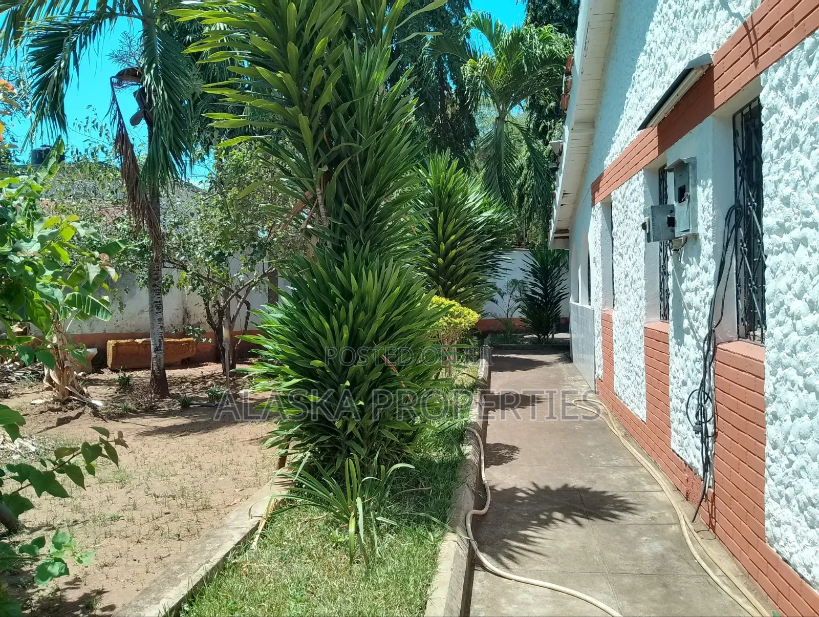 6bdrm Bungalow in Nyali Estate for sale