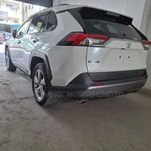 Toyota RAV4 Limited AWD 2019 White